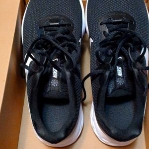 Nike revolution 6nn 4e size 8.5